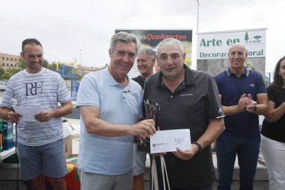 Entrega de premios del torneo benéfico de golf de Aspace León