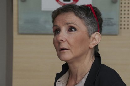 Béatrice Zavarro, abogada de Dominique Pelicot, acusado de drogar y violar durante nueve años a su ex mujer, Gisèle Pelicot, junto a decenas de hombres, de entre los cuales hay 51 acusados más, en la séptima jornada del juicio. Dominique Pélicot declara este martes en el juicio que se sigue contra él y otros 51 acusados, después de que el lunes lo hiciera su hermana y varios psiquiatras y psicólogos. EFE/ Edgar Sapiña Machado