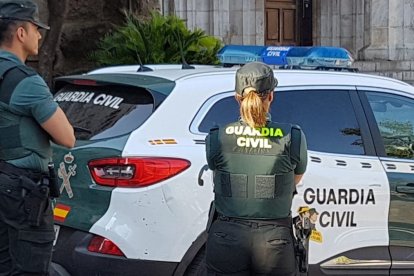 GUARDIA CIVIL - Archivo