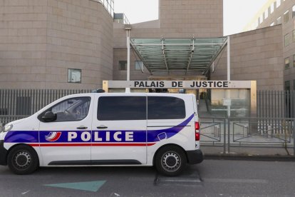 Vista del Palacio de Justicia de Aviñón durante nueva jornada del juicio contra Dominique Pelicot, el hombre que está siendo juzgado en Aviñón (sureste de Francia) por haber drogado durante años a su mujer Gisèle Pelicot para que otros abusaran sexualmente de ella. 
                      EFE/ Edgar Sapiña Machado