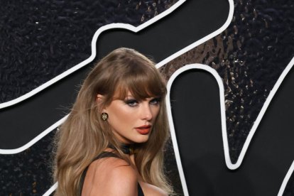 La cantante Taylor Swift posa durante la alfombra roja de los MTV Video Music Awards 2024, en el UBS Arena este miércoles 11 de septiembre de 2024 en Nueva York (Estados Unidos). EFE/ Octavio Guzmán