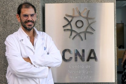 El director del Centro de Neurología Avanzada de Málaga, Hernando Pérez, quien advierte que las enfermedades neurológicas son "una auténtica pandemia" ya que se prevé que se disparen en las próximas décadas, posa durante una entrevista con la Agencia EFE. EFE/ María Alonso