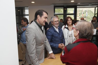 El acto ha contado con la presencia de diversas autoridades, entre ellas la del secretario de Estado de Medio Ambiente, Hugo Morán, y la del consejero de Medio Ambiente, Vivienda y Ordenación del Territorio de la Junta de Castilla y León, Juan Carlos Suárez-Quiñones.