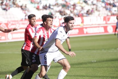 El equipo leonés recibe el respaldo de más de un millar de aficionados.