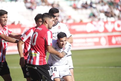 El equipo leonés recibe el respaldo de más de un millar de aficionados.