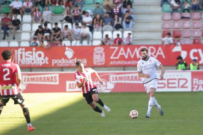 El equipo leonés recibe el respaldo de más de un millar de aficionados.