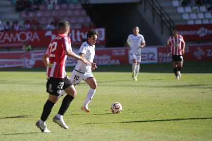 El equipo leonés recibe el respaldo de más de un millar de aficionados.