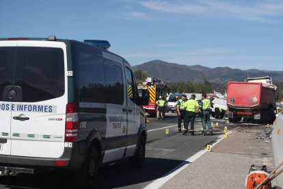 El accidente le ha costado la vida a tres personas y otras dos han resultado heridas.