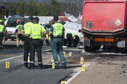 El accidente le ha costado la vida a tres personas y otras dos han resultado heridas.