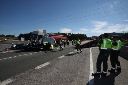 El accidente le ha costado la vida a tres personas y otras dos han resultado heridas.