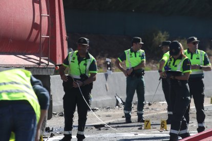 El accidente le ha costado la vida a tres personas y otras dos han resultado heridas.