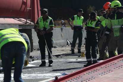 El accidente le ha costado la vida a tres personas y otras dos han resultado heridas.