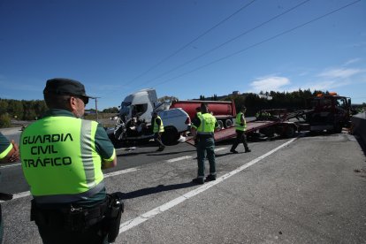 El accidente le ha costado la vida a tres personas y otras dos han resultado heridas.