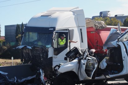 El accidente le ha costado la vida a tres personas y otras dos han resultado heridas.