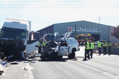 El accidente le ha costado la vida a tres personas y otras dos han resultado heridas.