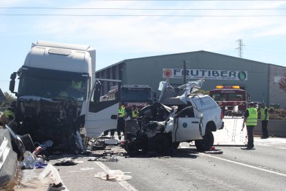 El accidente le ha costado la vida a tres personas y otras dos han resultado heridas.