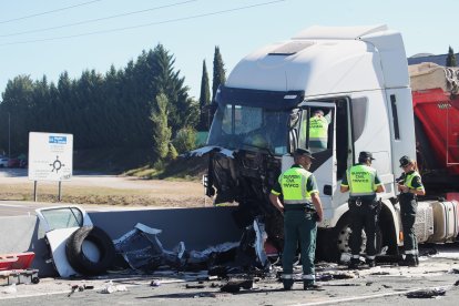 El accidente le ha costado la vida a tres personas y otras dos han resultado heridas.