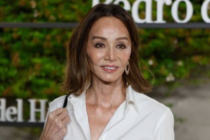 Isabel Preysler a su llegada al desfile de la firma Pedro Del Hierro.