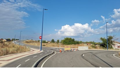 Las vallas se han trasladado al pie del puente.