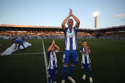 Imagen del partido homenaje al jugador blanquiazul.