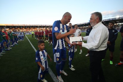 Imagen del partido homenaje al jugador blanquiazul.