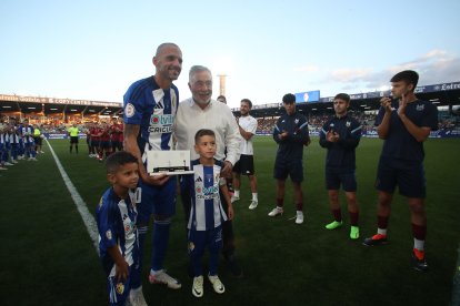 Imagen del partido homenaje al jugador blanquiazul.