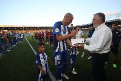 Yuri de Souza durante el homenaje que recibió en el Toralín