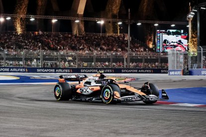 El inglés Lando Norris (McLaren) en el circuito de Singapur. EFE/EPA/TOM WHITE