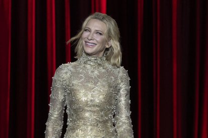 La actriz australiana Cate Blanchett tras recibir el Premio Donosti durante el Festival Internacional de Cine de San Sebastián que se celebra hoy sábado en la capital donostiarra. EFE/Javier Etxezarreta.