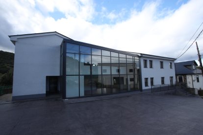 La nueva cara de las antiguas escuelas de Santa Cruz de Montes