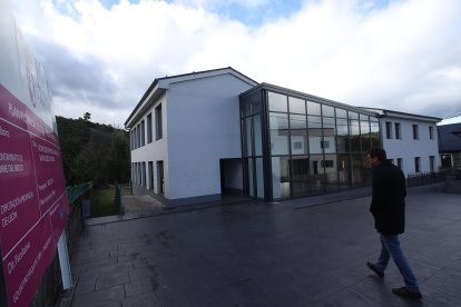 La nueva cara de las antiguas escuelas de Santa Cruz de Montes