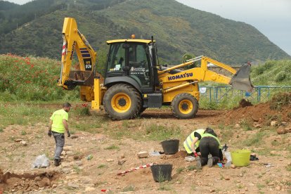 Concluyen las excavaciones para exhumar víctimas de la represión franquista en el cementerio del Carmen de Ponferrada