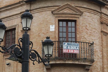 Imagen de archivo de una vivienda en alquiler. EFE/Jose Manuel Vidal