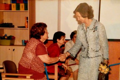 Teresa, con la Reina en la inauguración del Centro Alzheimer.