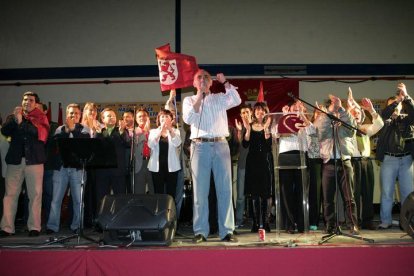 José María Rodríguez de Francisco durante el mitin electoral del PAL en 2007