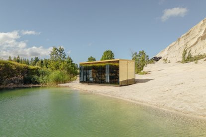 Unidad a orillas de un río, en Ämari, Estonia.