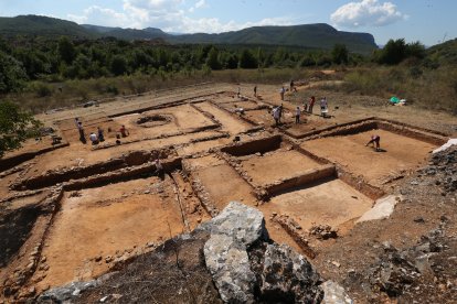 Exhumación de un represaliado de la Guerra Civil en la ruinas romanas de Pedreiras