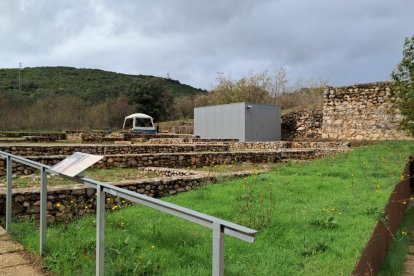 Exhumación de un represaliado de la Guerra Civil en la ruinas romanas de Pedreiras