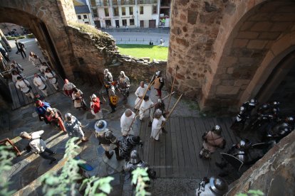 Las mejores fotos de la recreación del asalto irmandiño al Castillo de Ponferrada.