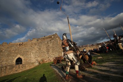 Las mejores fotos de la recreación del asalto irmandiño al Castillo de Ponferrada.