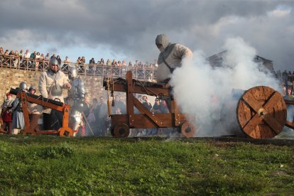 Las mejores fotos de la recreación del asalto irmandiño al Castillo de Ponferrada.