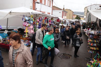 La lluvia amenazó la jornada, lo que no impidió la presencia de personas.