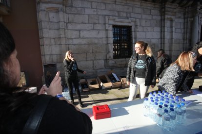 La marcha impulsada por AFA Bierzo partió de la plaza del Ayuntamiento de Ponferrada.