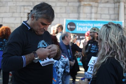 La marcha impulsada por AFA Bierzo partió de la plaza del Ayuntamiento de Ponferrada.