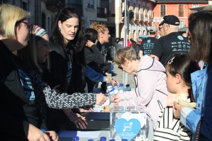 La marcha impulsada por AFA Bierzo partió de la plaza del Ayuntamiento de Ponferrada.