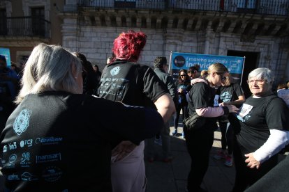 La marcha impulsada por AFA Bierzo partió de la plaza del Ayuntamiento de Ponferrada.