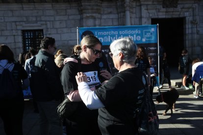 La marcha impulsada por AFA Bierzo partió de la plaza del Ayuntamiento de Ponferrada.