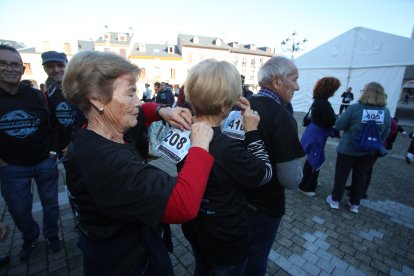 La marcha impulsada por AFA Bierzo partió de la plaza del Ayuntamiento de Ponferrada.