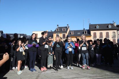 La marcha impulsada por AFA Bierzo partió de la plaza del Ayuntamiento de Ponferrada.