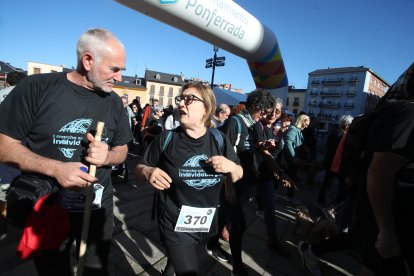 La marcha impulsada por AFA Bierzo partió de la plaza del Ayuntamiento de Ponferrada.